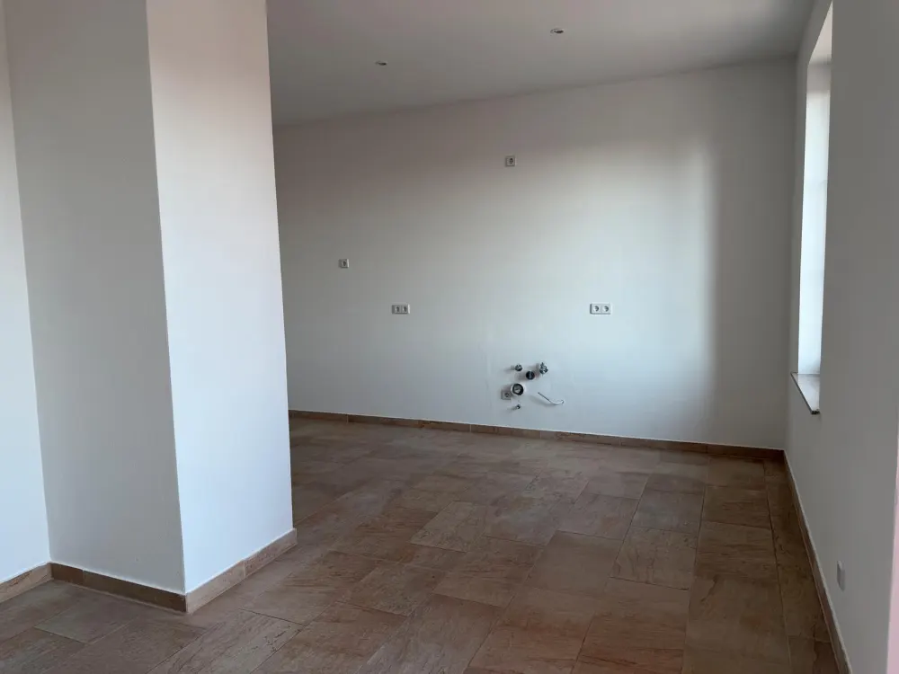 Sanierte 3-RW mit Terasse inkl.2 Stellplätzen sucht Mieter