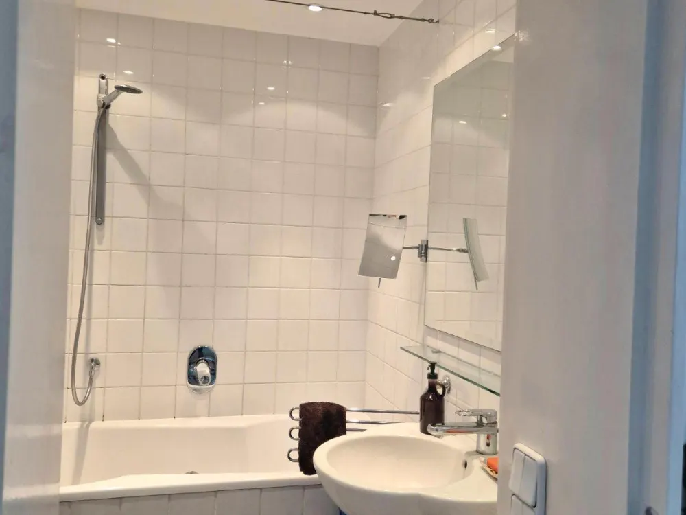 820€ kalt; 2-Zimmer Wohnung mit kleinen Balkon, in Flingern Nord