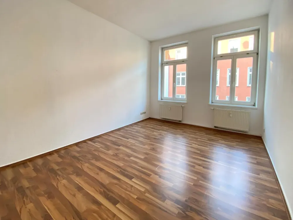 2-Room Apartment, City Center Location by the Park, Renovated Old Building with Balcony and Fitted Kitchen