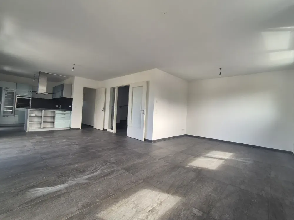 Living experience on 2 levels, 3-room maisonette with west balcony near Munich