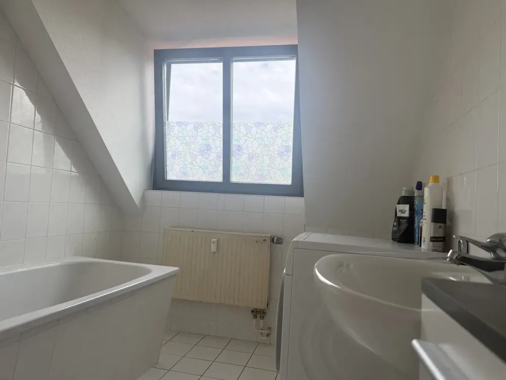Attraktive 2-Zimmer-Dachgeschosswohnung mit Tageslichtbad