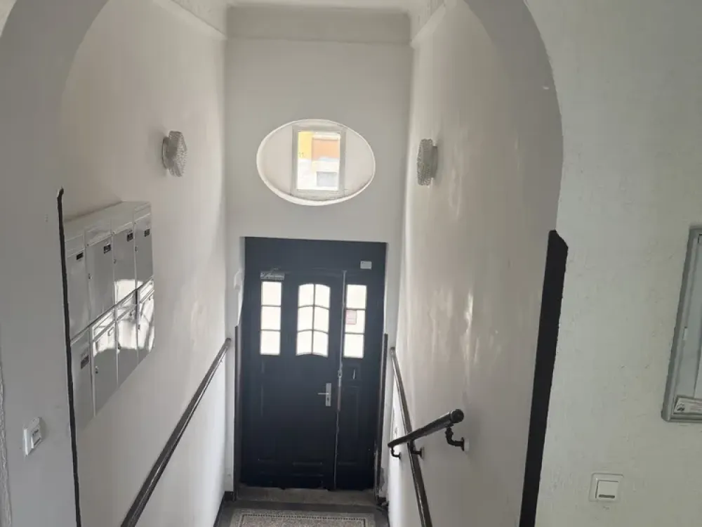 Attraktive 2-Zimmer-Dachgeschosswohnung mit Tageslichtbad