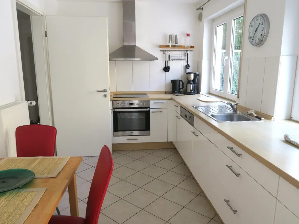 Very quiet, TOP location, near Am Deich/Teerhof, 2 rooms, kitchen, bathroom, utility room