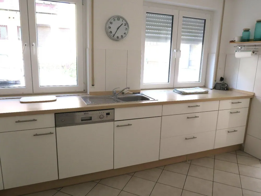 Very quiet, TOP location, near Am Deich/Teerhof, 2 rooms, kitchen, bathroom, utility room