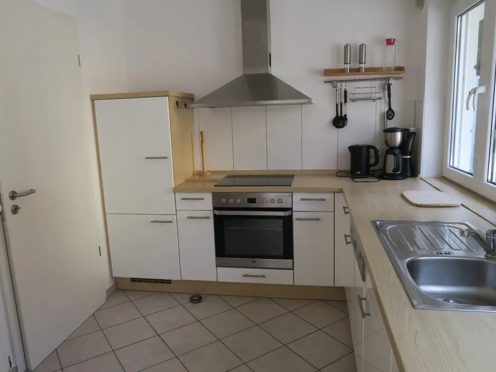 Very quiet, TOP location, near Am Deich/Teerhof, 2 rooms, kitchen, bathroom, utility room