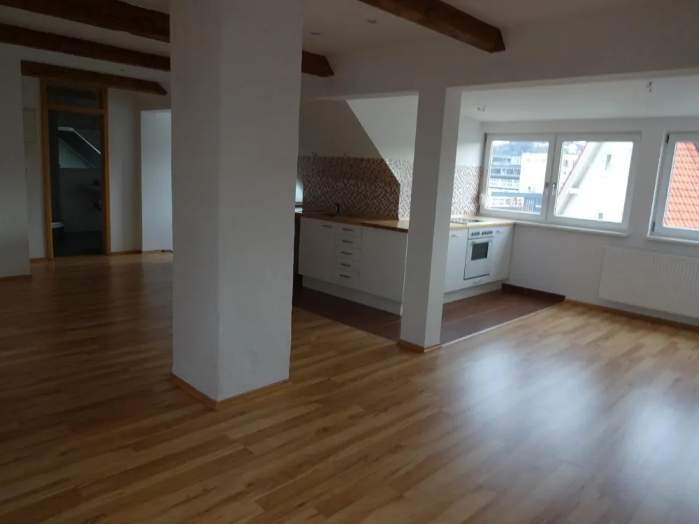 Beautiful, bright 3-room apartment with kitchen, attic, great view, close to S-Bahn