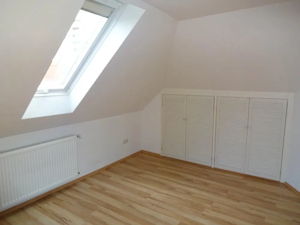 Beautiful, bright 3-room apartment with kitchen, attic, great view, close to S-Bahn