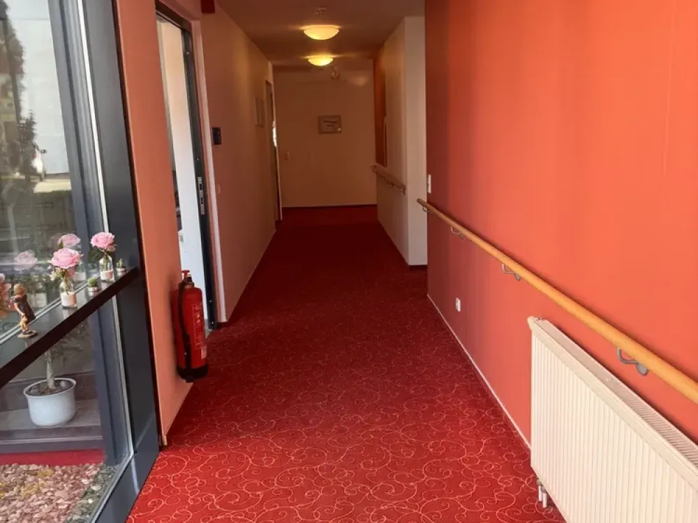 2 Zimmer mit Balkon -barrierefrei für Menschen ab 60