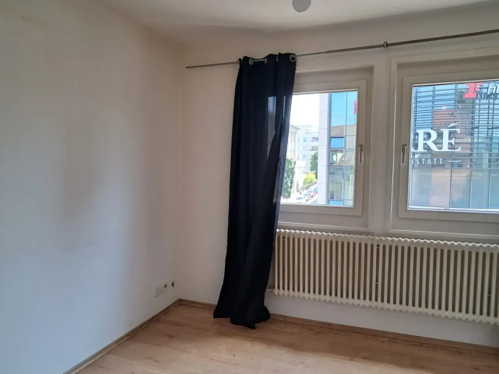 3-room apartment with small balcony overlooking the courtyard