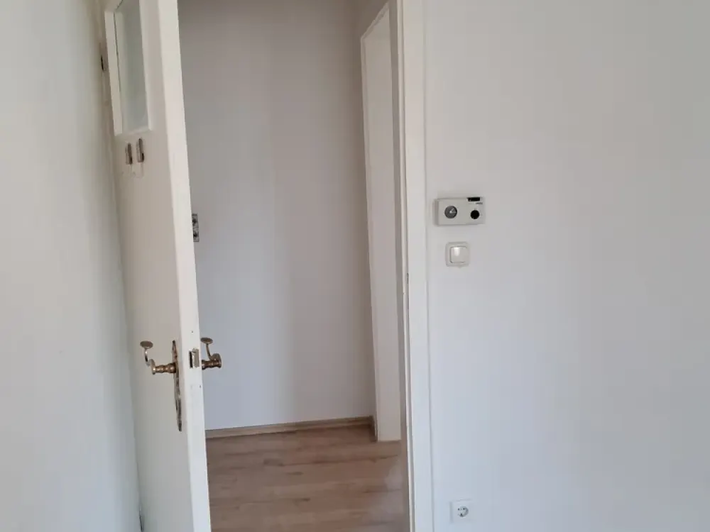 3-room apartment with small balcony overlooking the courtyard