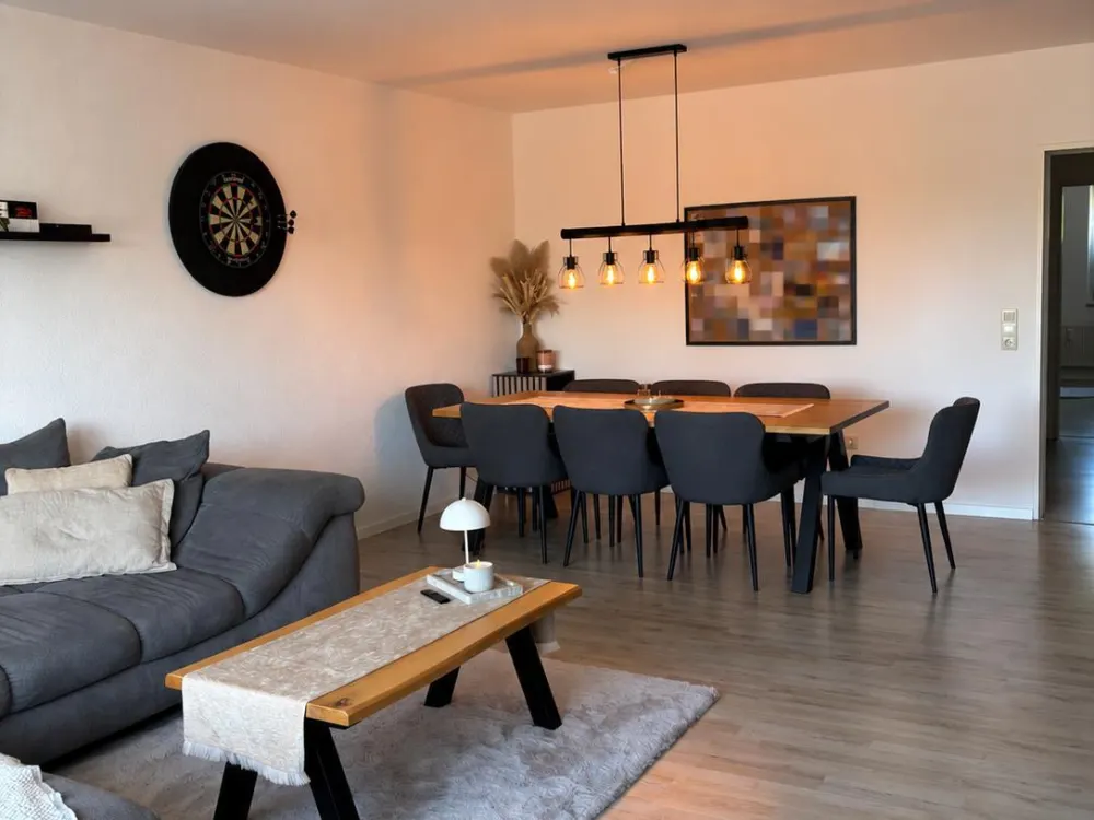 Zentrale 2-Zi. Whg. mit großem Balkon und TG-Stellplatz