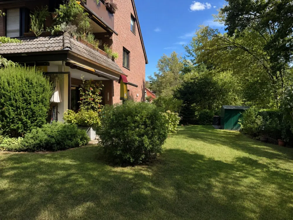Viel Raum zum Wohlfühlen, Erdgeschosswohnung mit Garten und Sauna
