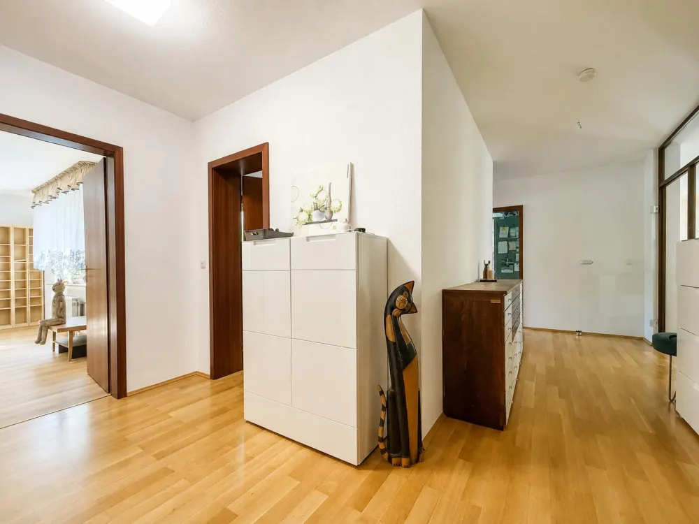 Viel Raum zum Wohlfühlen, Erdgeschosswohnung mit Garten und Sauna