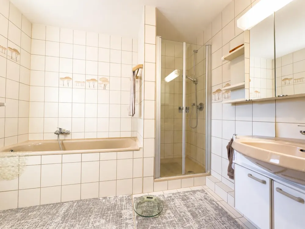 Viel Raum zum Wohlfühlen, Erdgeschosswohnung mit Garten und Sauna