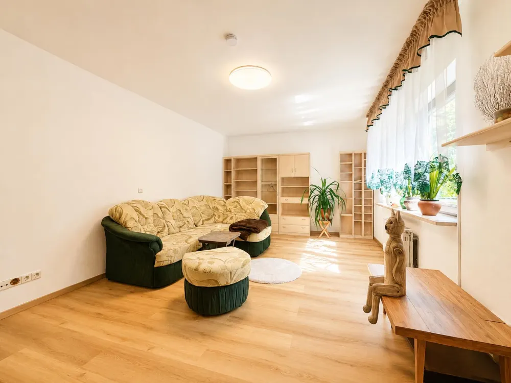 Viel Raum zum Wohlfühlen, Erdgeschosswohnung mit Garten und Sauna