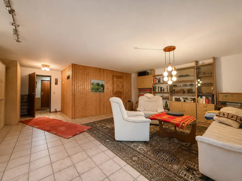 Viel Raum zum Wohlfühlen, Erdgeschosswohnung mit Garten und Sauna