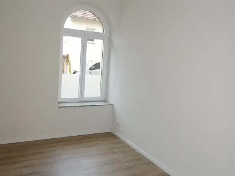 Zentral wohnen mit Komfort: 3 Zimmer, Klima & Fußbodenheizung, 5 Min. zur S-Bahn