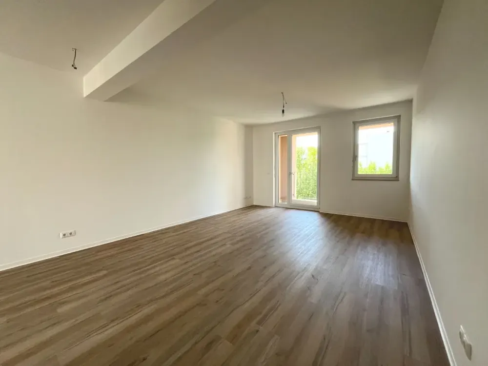 Living in the New Building: 2-Room Apartment with Balcony, Loggia and Fitted Kitchen in a Central Location