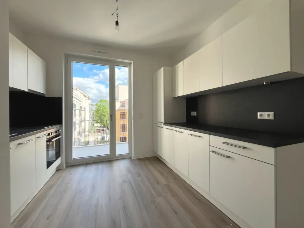 Living in the New Building: 2-Room Apartment with Balcony, Loggia and Fitted Kitchen in a Central Location