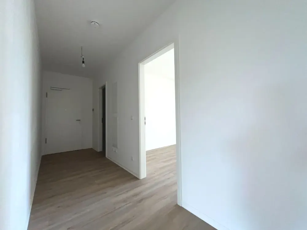 Living in the New Building: 2-Room Apartment with Balcony, Loggia and Fitted Kitchen in a Central Location