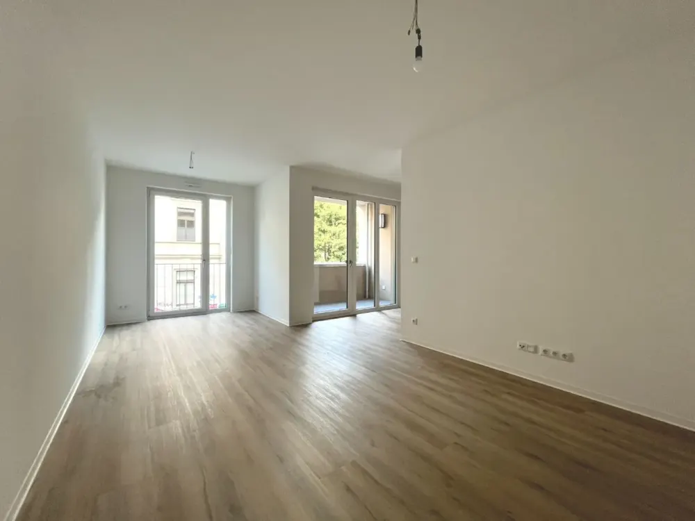 New Build: Stylish 4-Room Apartment with Daylight Bathroom, Bathtub, Loggia and Balcony in Zentrum-Ost