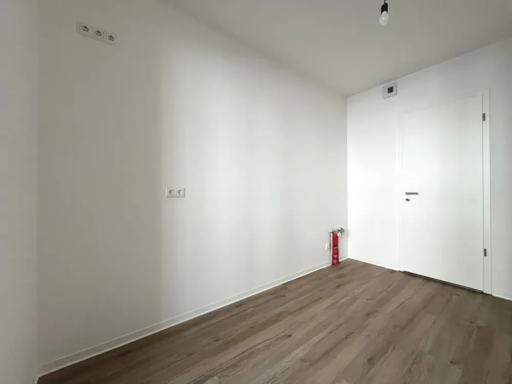 New Build: Stylish 4-Room Apartment with Daylight Bathroom, Bathtub, Loggia and Balcony in Zentrum-Ost