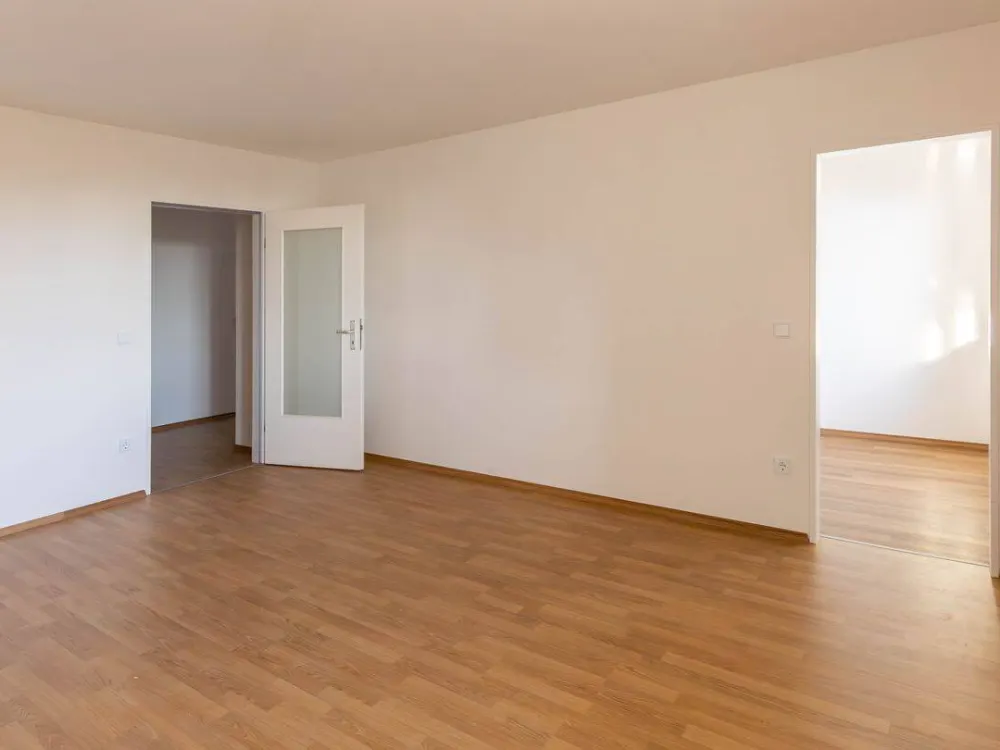 Erstbezug nach Sanierung: Wohnung mit guter Anbindung