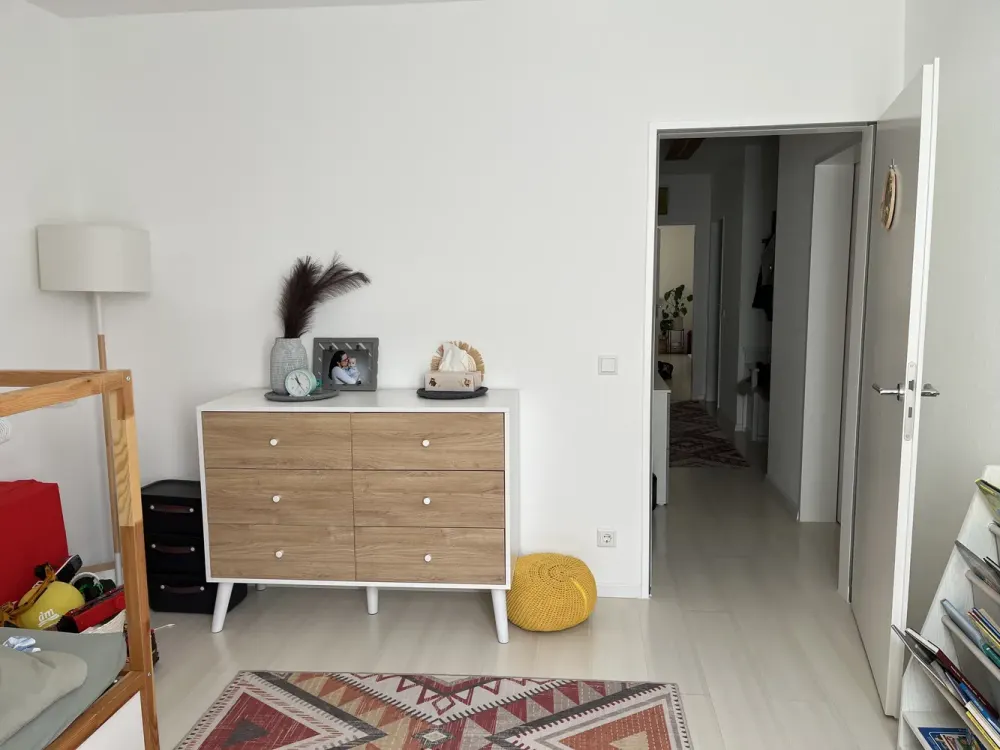 Familientraum in Rödelheim: Sonnige 3-Zimmer-Wohnung mit Balkon und Tiefgaragenstellplatz