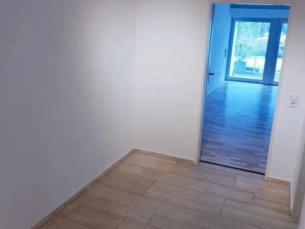 Einzimmerwohnung mit großer Terrasse zur Miete