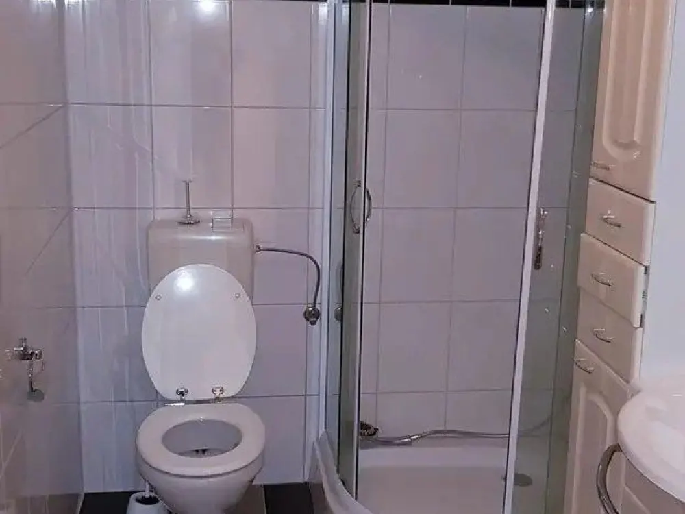 Einzimmerwohnung mit großer Terrasse zur Miete
