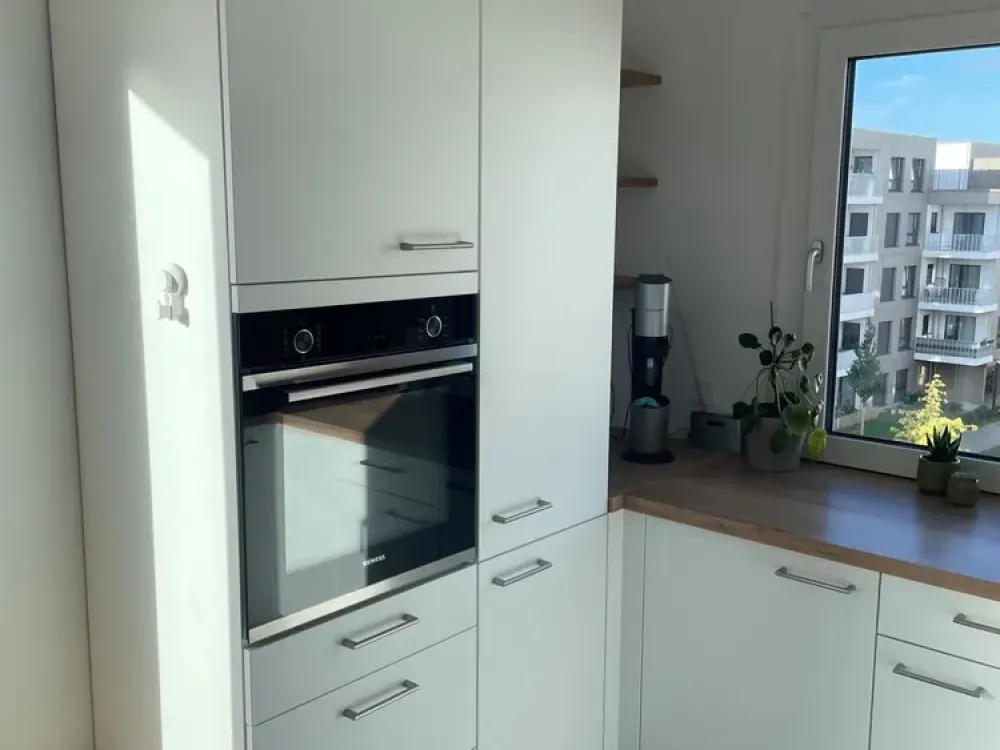 Charmante 5-Zimmer Wohnung mit Loggia und zwei Badezimmer -- Übernahme EBK möglich