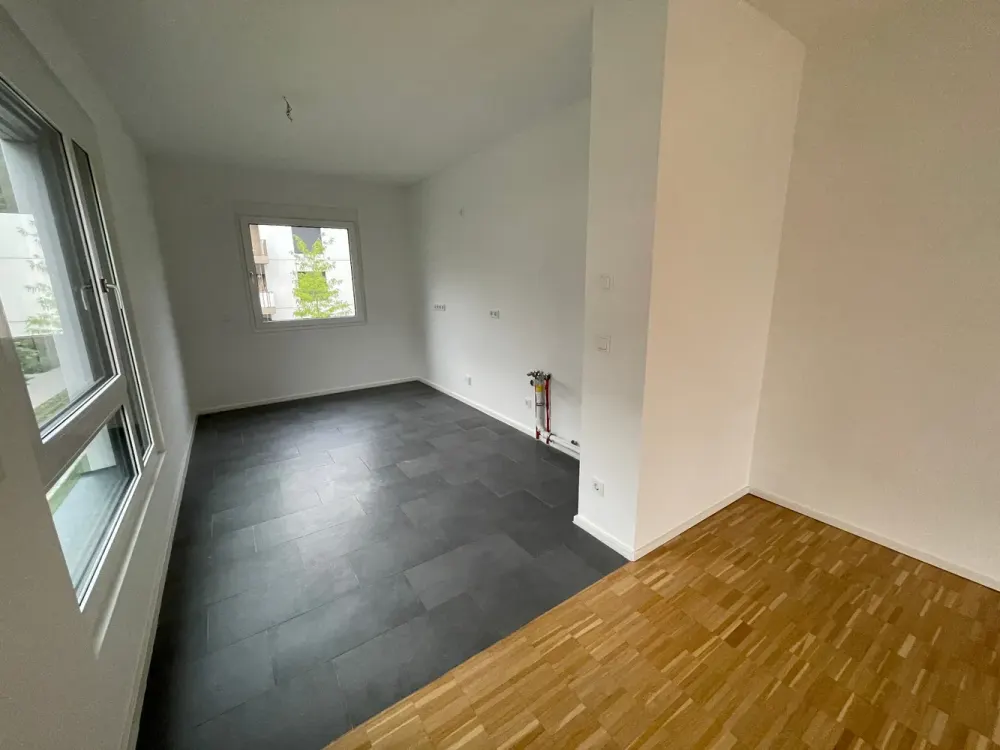 Charmante 5-Zimmer Wohnung mit Loggia und zwei Badezimmer -- Übernahme EBK möglich