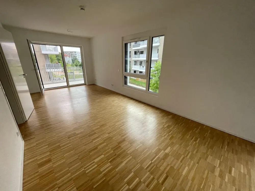 Charmante 5-Zimmer Wohnung mit Loggia und zwei Badezimmer -- Übernahme EBK möglich