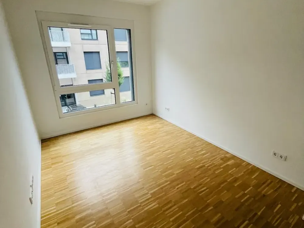 Charmante 5-Zimmer Wohnung mit Loggia und zwei Badezimmer -- Übernahme EBK möglich