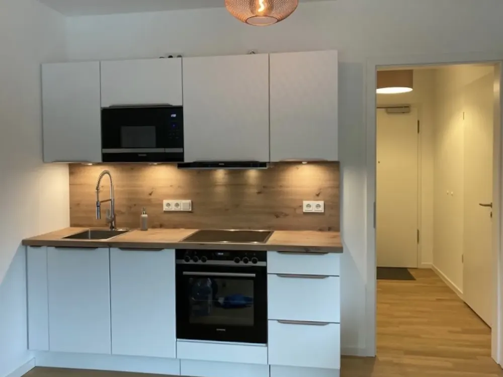 Stilvolle 2-Zimmer-Wohnung mit Balkon, gehobener Ausstattung im Schillerkiez