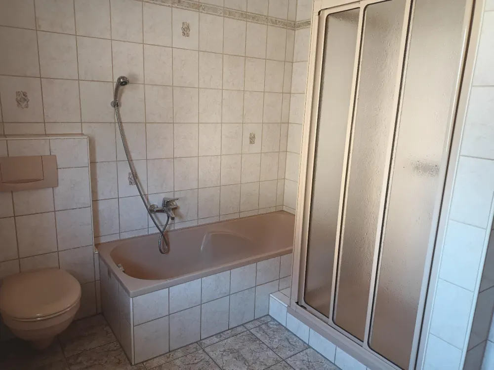 2 Zi-Whg bevorzugt an WE-Heimfahrer/in, Referendar/in zu verm.