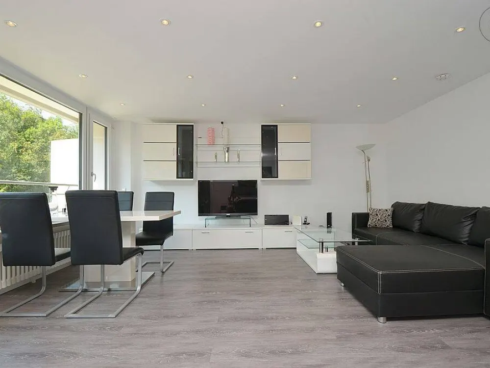 Modern möblierte Wohnung mit Klimaanlage, Internet und TG-Stellplatz in Stuttgart Asemwald