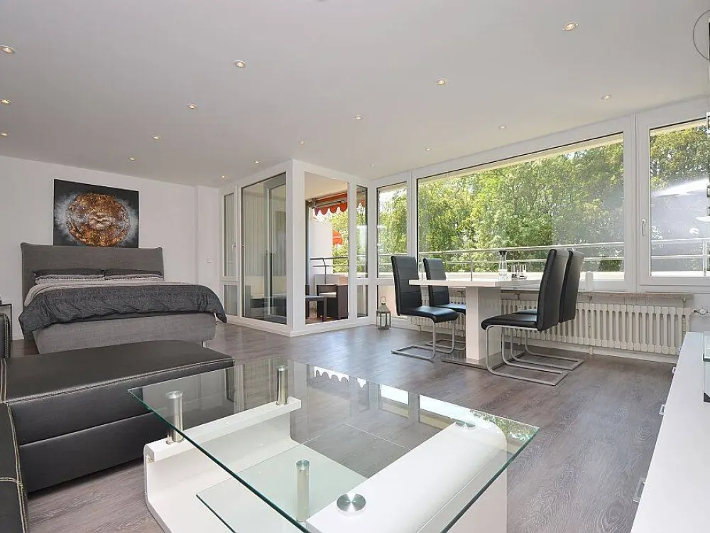 Modern möblierte Wohnung mit Klimaanlage, Internet und TG-Stellplatz in Stuttgart Asemwald