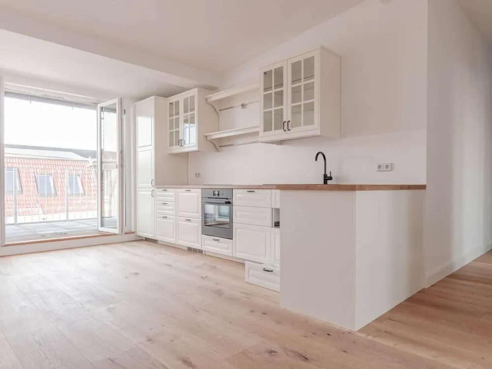 Erstbezug mit TERRASSE im Dachausbau, stilvolle 2-Zimmer-Wohnung mit AUFZUG in Prenzlauer Berg