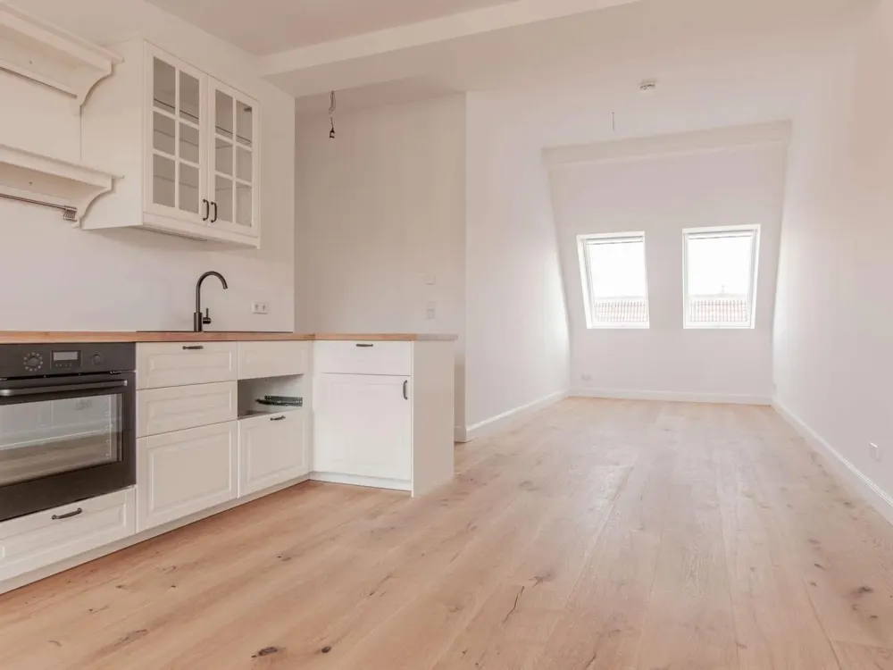 Erstbezug mit TERRASSE im Dachausbau, stilvolle 2-Zimmer-Wohnung mit AUFZUG in Prenzlauer Berg