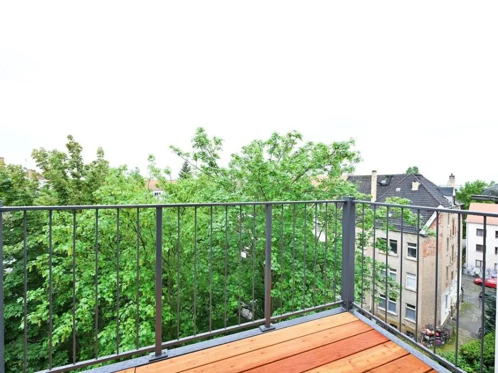 Ganz oben! + Erstbezug mit Parkett & Fußbodenheizung + Balkon + Wanne & Dusche + LED-Licht