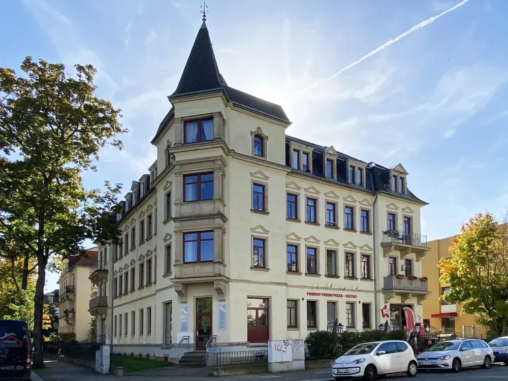 Beautiful bright 2-room apartment in Striesen with fitted kitchen
