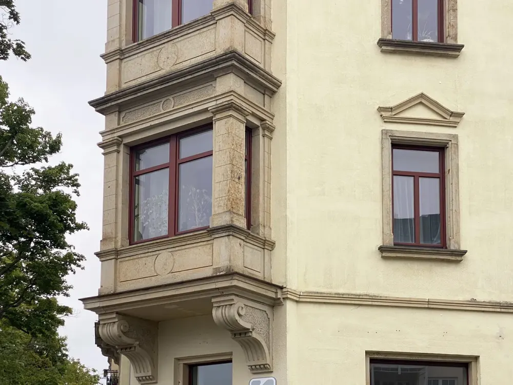 Beautiful bright 2-room apartment in Striesen with fitted kitchen