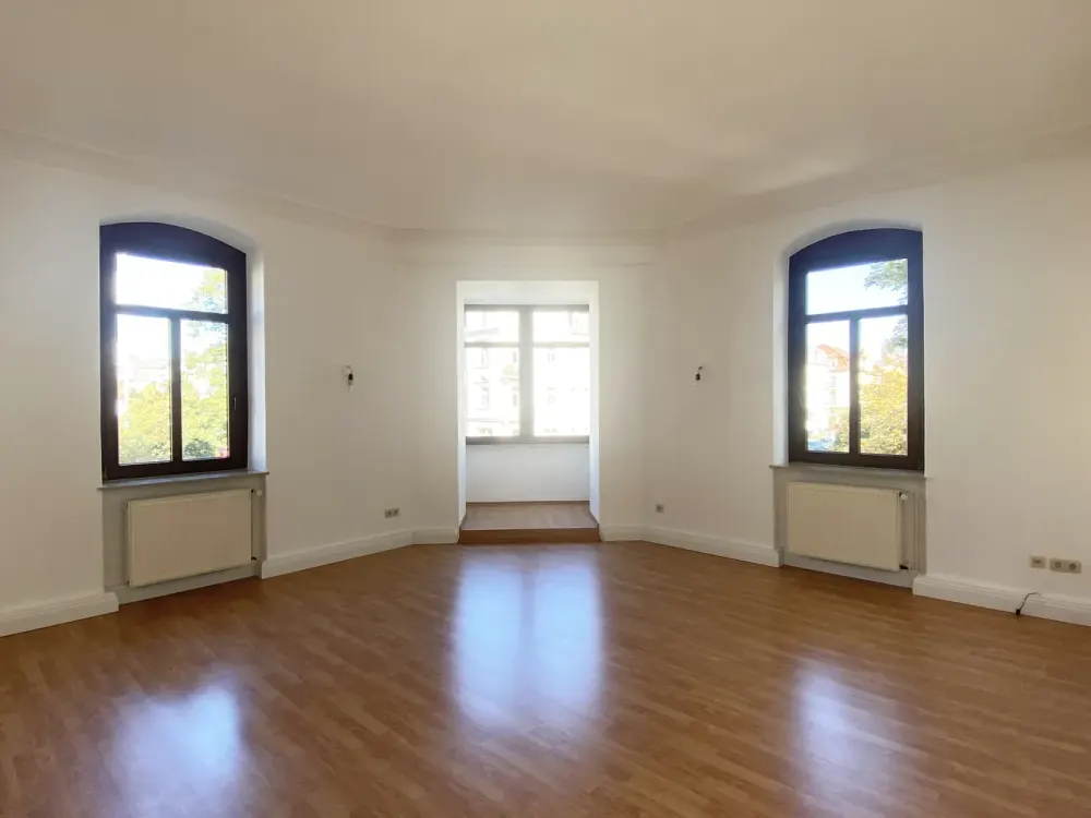 Beautiful bright 2-room apartment in Striesen with fitted kitchen