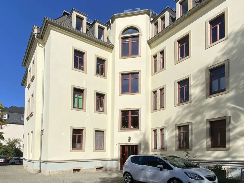 Beautiful bright 2-room apartment in Striesen with fitted kitchen
