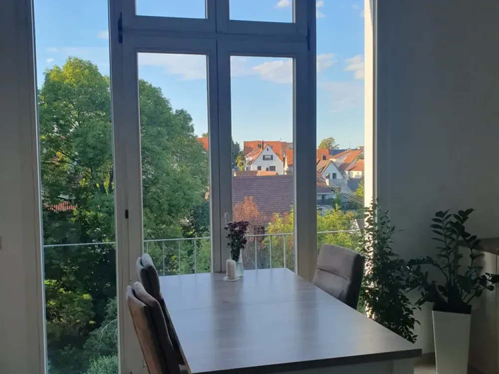 Helle hohe 3 Zimmerwohnung in Neuhausen