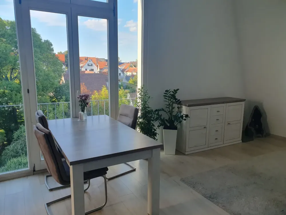 Helle hohe 3 Zimmerwohnung in Neuhausen