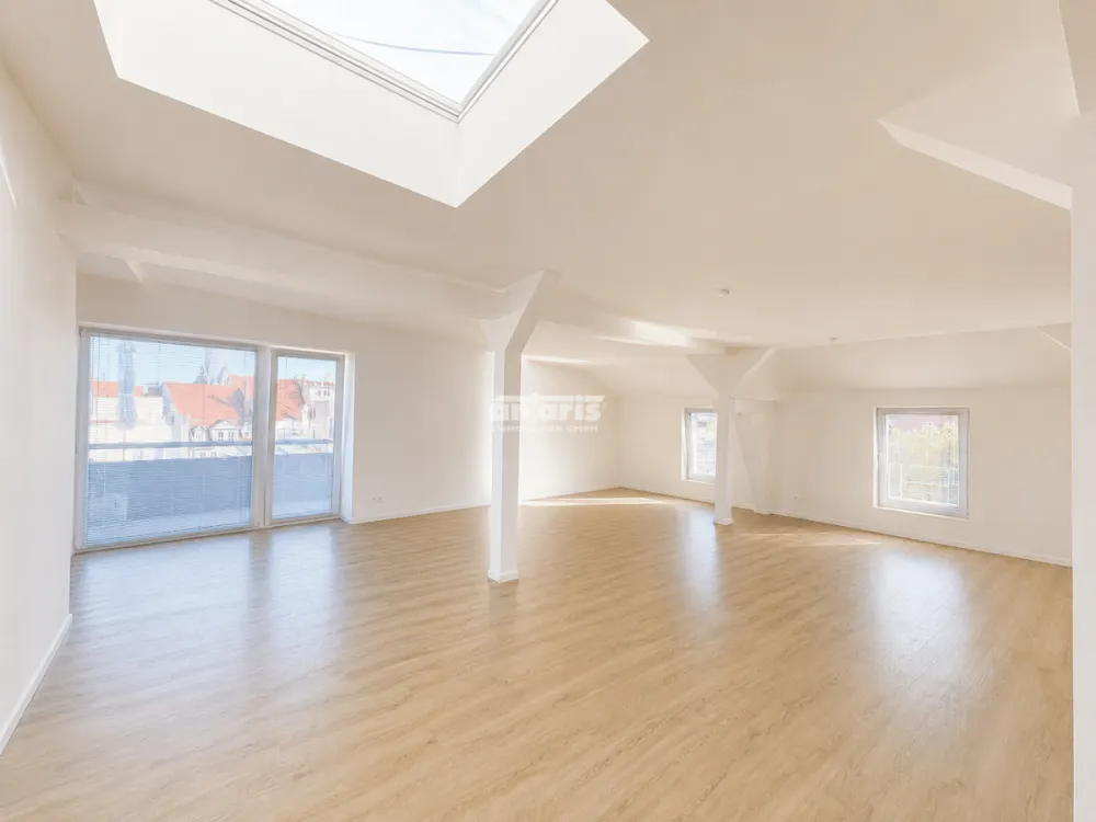 antaris Immobilien GmbH ** Old Town Flair Meets Living Comfort - 4 Rooms in the Heart of Erfurt! **