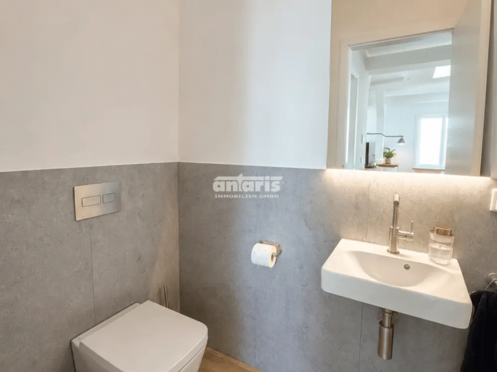 antaris Immobilien GmbH ** Old Town Flair Meets Living Comfort - 4 Rooms in the Heart of Erfurt! **