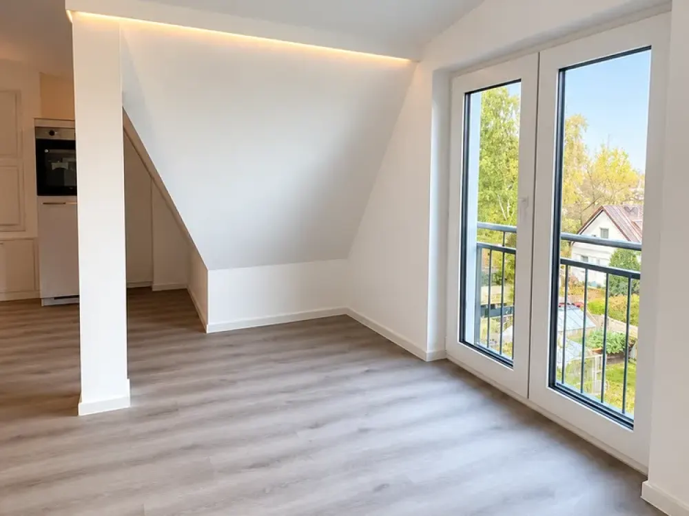 GANZ OBEN. GANZ GEMÜTLICH. 2 Zimmer mit Weitblick über die Gärten
